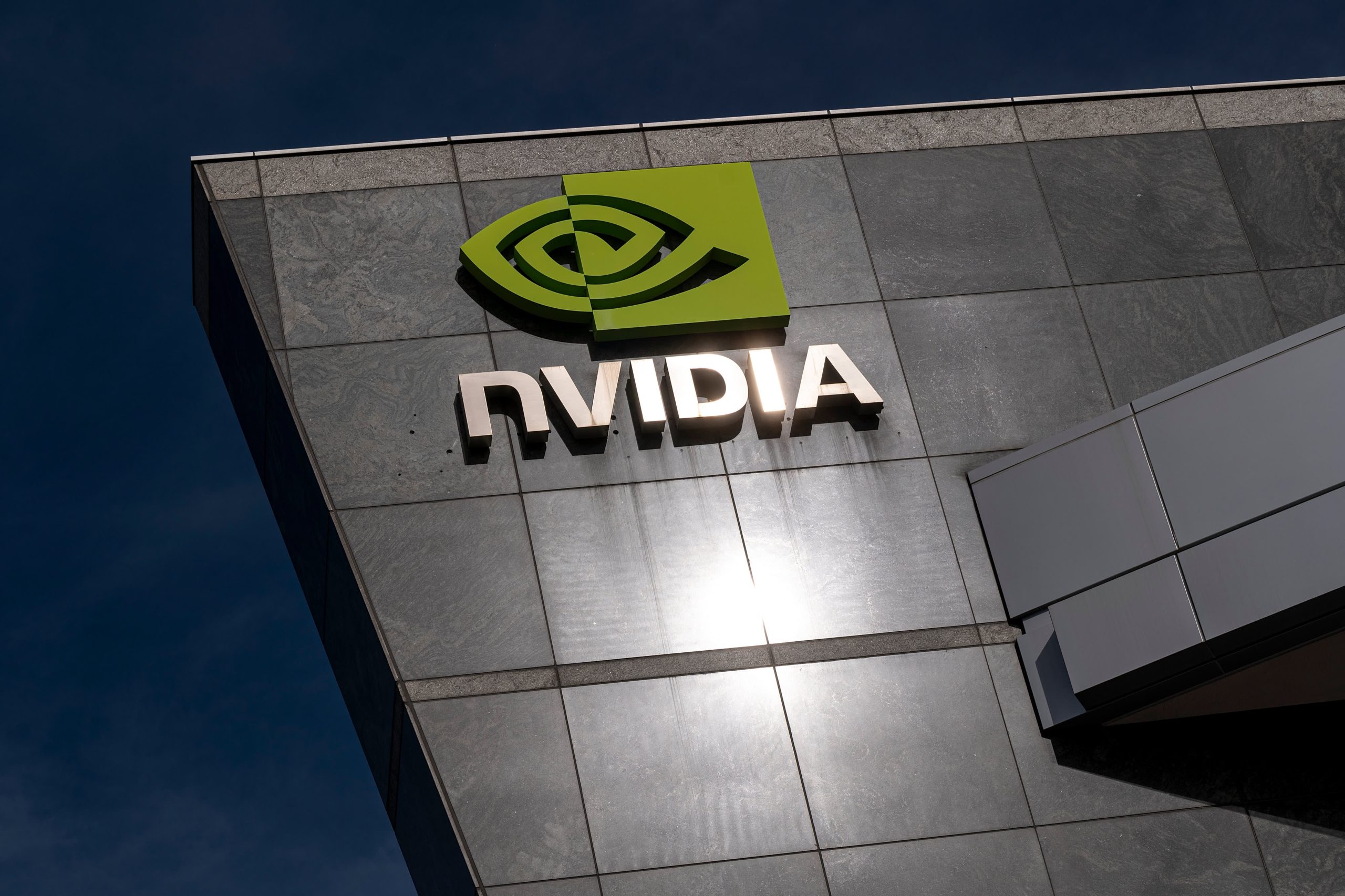 Cổ phiếu Nvidia đã giảm 57% – bạn có nên mua vào lúc này?